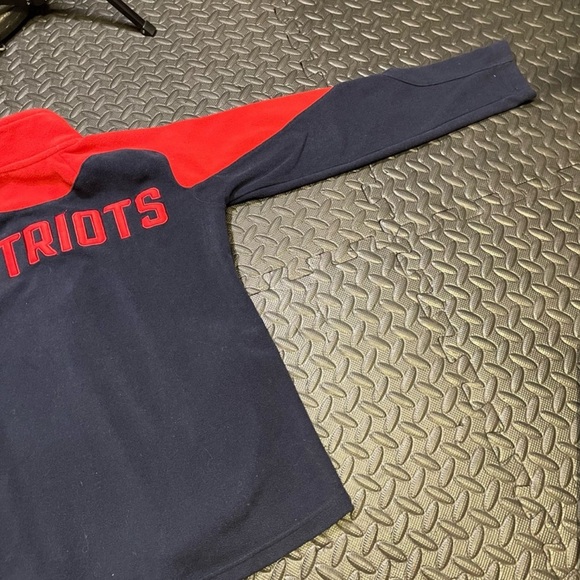 NFL Patriots Football Fleece Sweatshirt 1/4 Zipper Red Navy Size Medium 10/12 - Picture 4 of 9